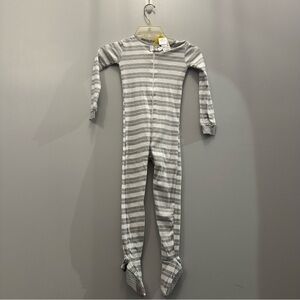 NWT Children’s Place Thinner Striped Footed PJ’s. Kids 4T.